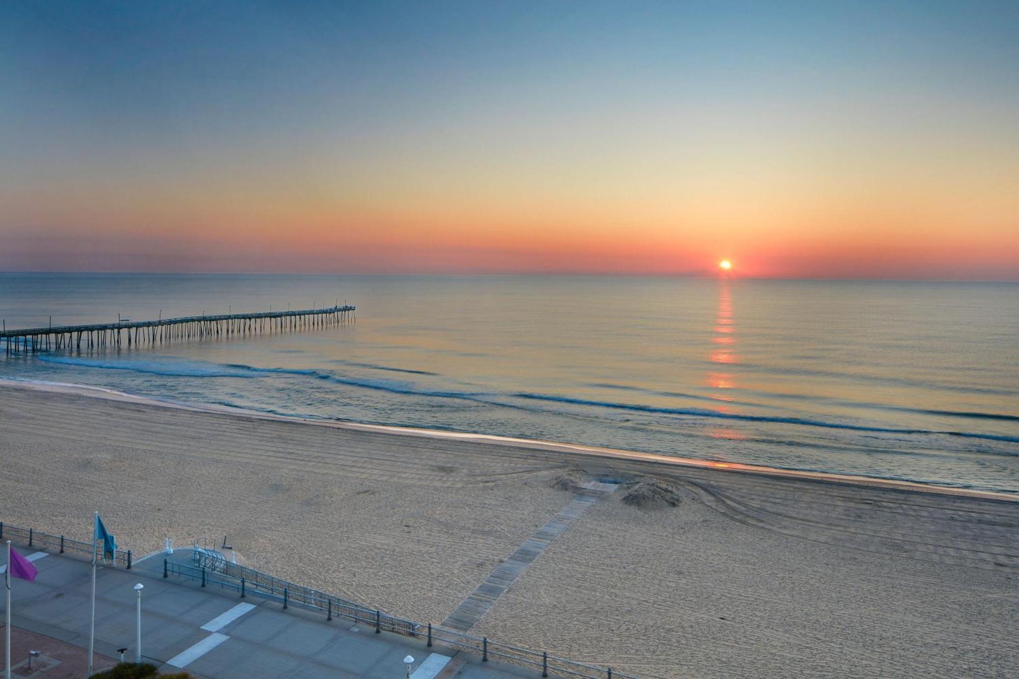 Four Points By Sheraton Virginia Beach Oceanfront Exterior photo